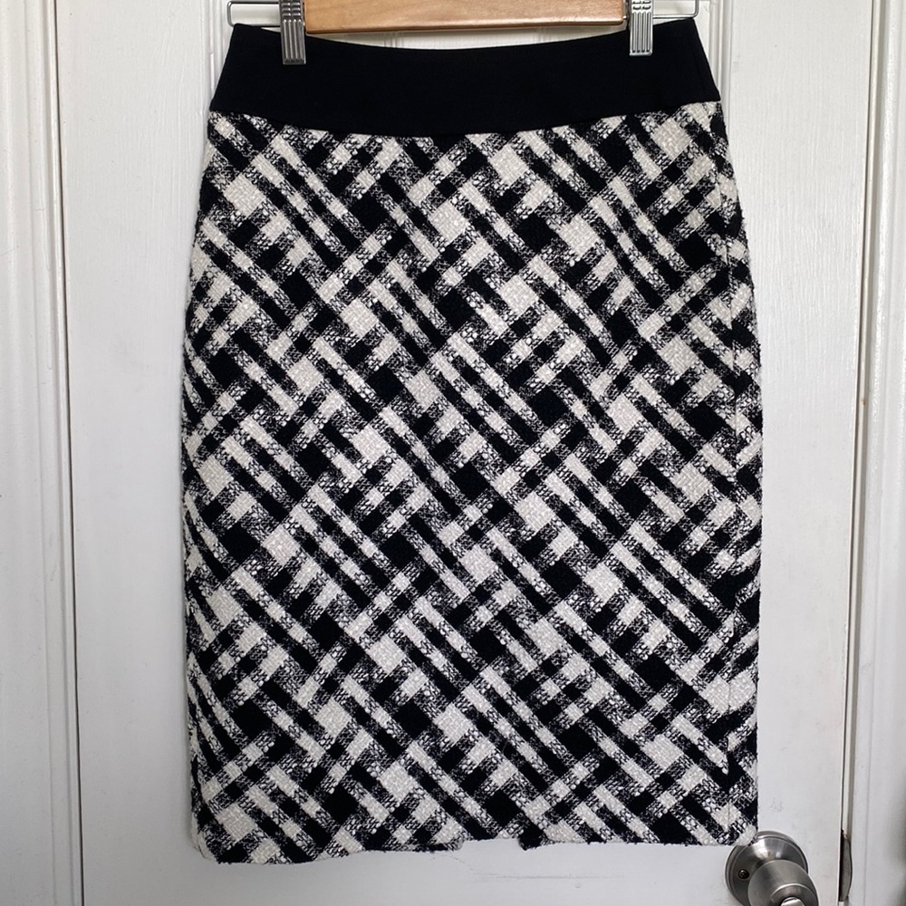 NWT WHBM Black and White Diagonal Patterned Skirt